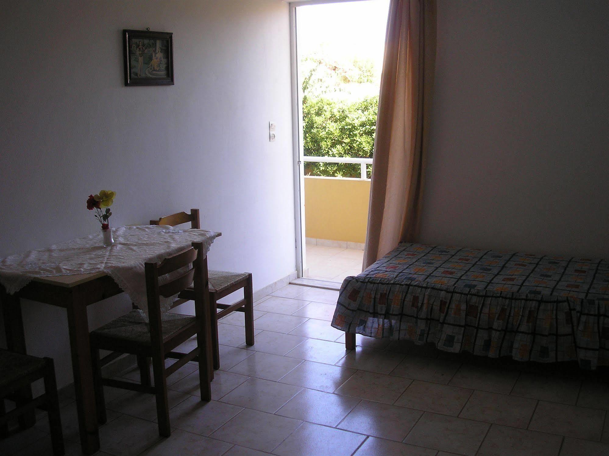Dimitra Apartments กูเวส ภายนอก รูปภาพ